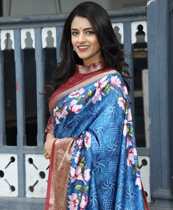 Royal Petals Printed Saree - 2